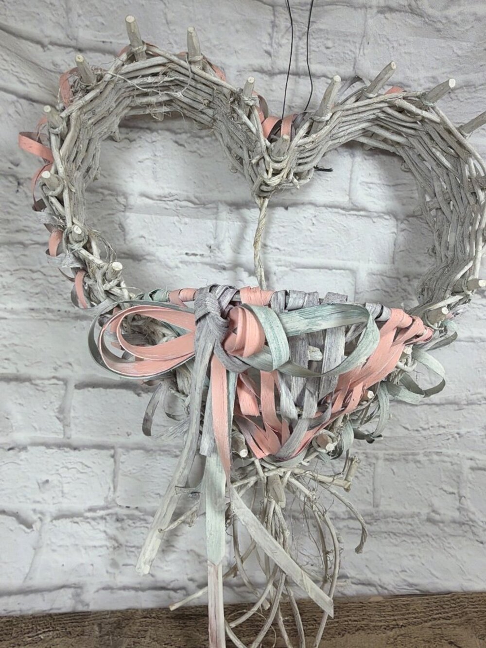 VTG Shabby Chic Cottage Core Wicker Heart Wall Basket Pink Floral Towel Holder - Picture 7 of 16